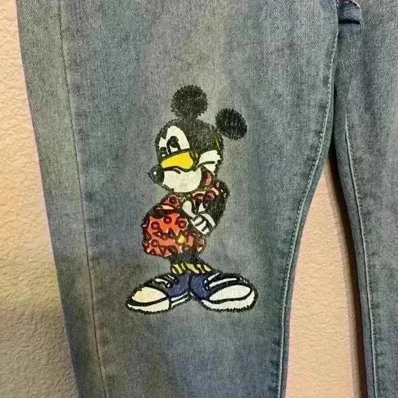 Mickey Mouse women’s Jeans sz 2XL slim fit medium wash streetwear Disney comfy - Picture 2 of 10